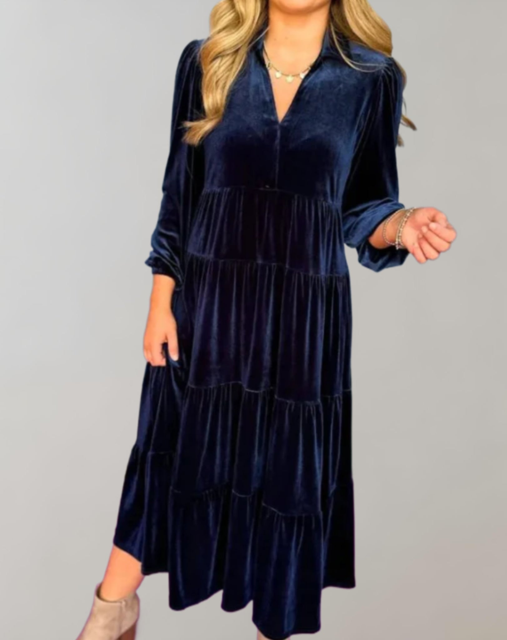 Louiza - Flowing velvet dress with V-neckline