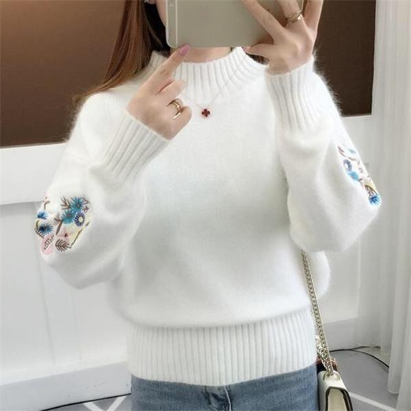 Andrée - Thick Flower Embroidered Sweater