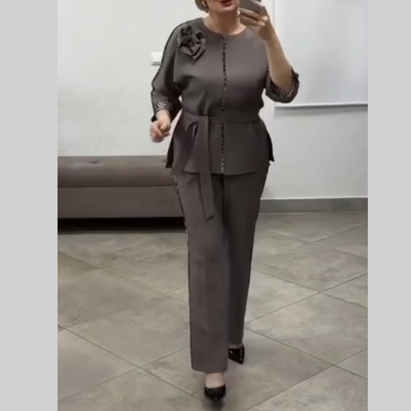 Quenilisse - Chic Women's Outfit with Leopard Print Details