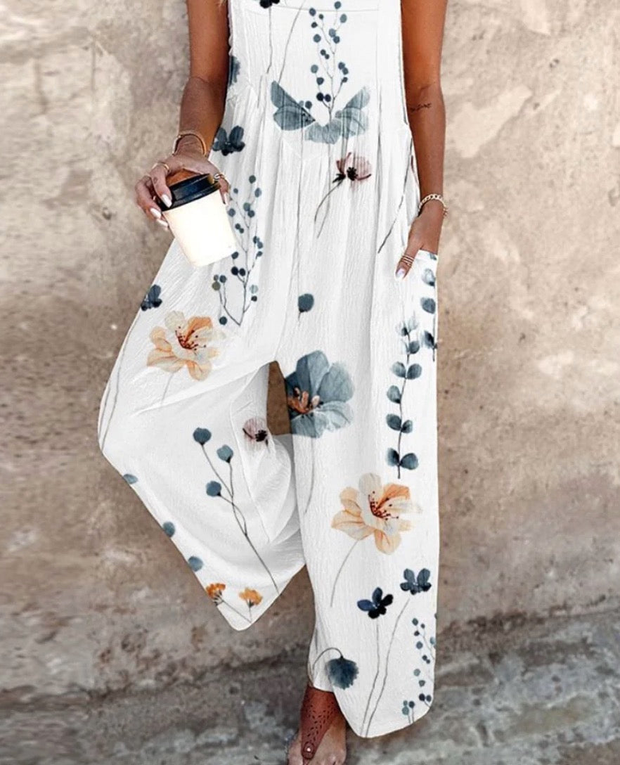 Indira - Sleeveless jumpsuit with plant print for a fresh and elegant summer look