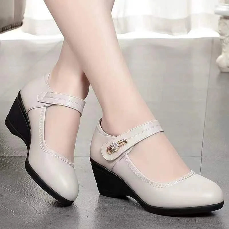 Avenyssa – Elegant Mid-Heel Comfort Shoes