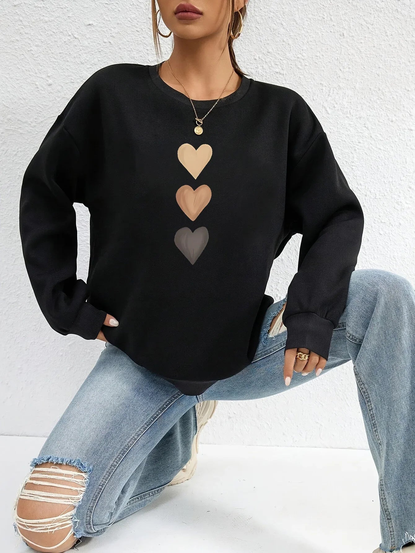 Belle - Women's Sweatshirt with Three Hearts Print